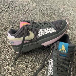 Nike Kids Sneakers in gray with Pink and Blue Accents